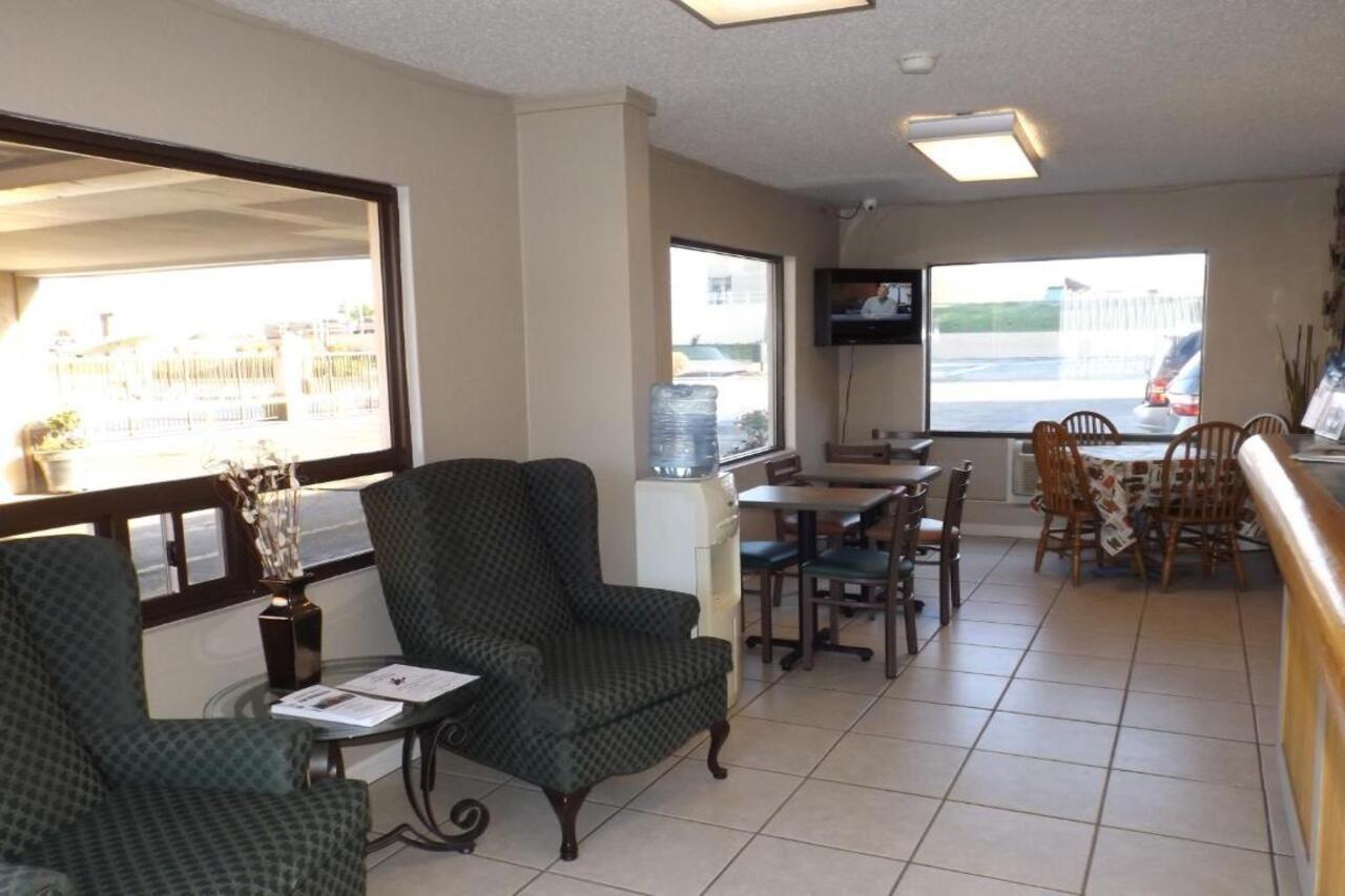 Super 8 By Wyndham Monticello Ar Motel Exterior photo