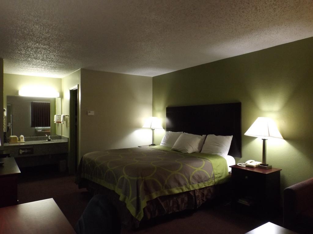 Super 8 By Wyndham Monticello Ar Motel Exterior photo